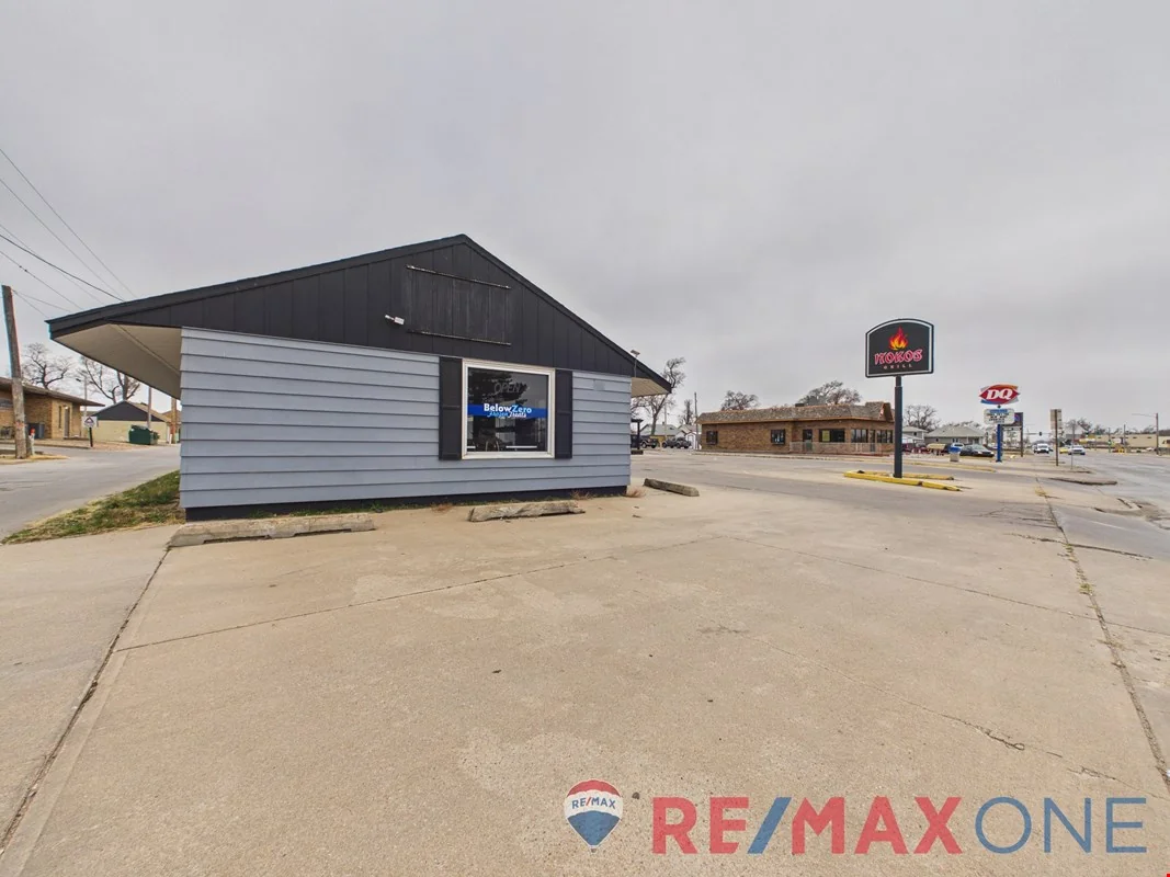 108 W Kansas Avenue, Garden City, KS 67846 — Sale in Garden City, KS, photo 6 of 8