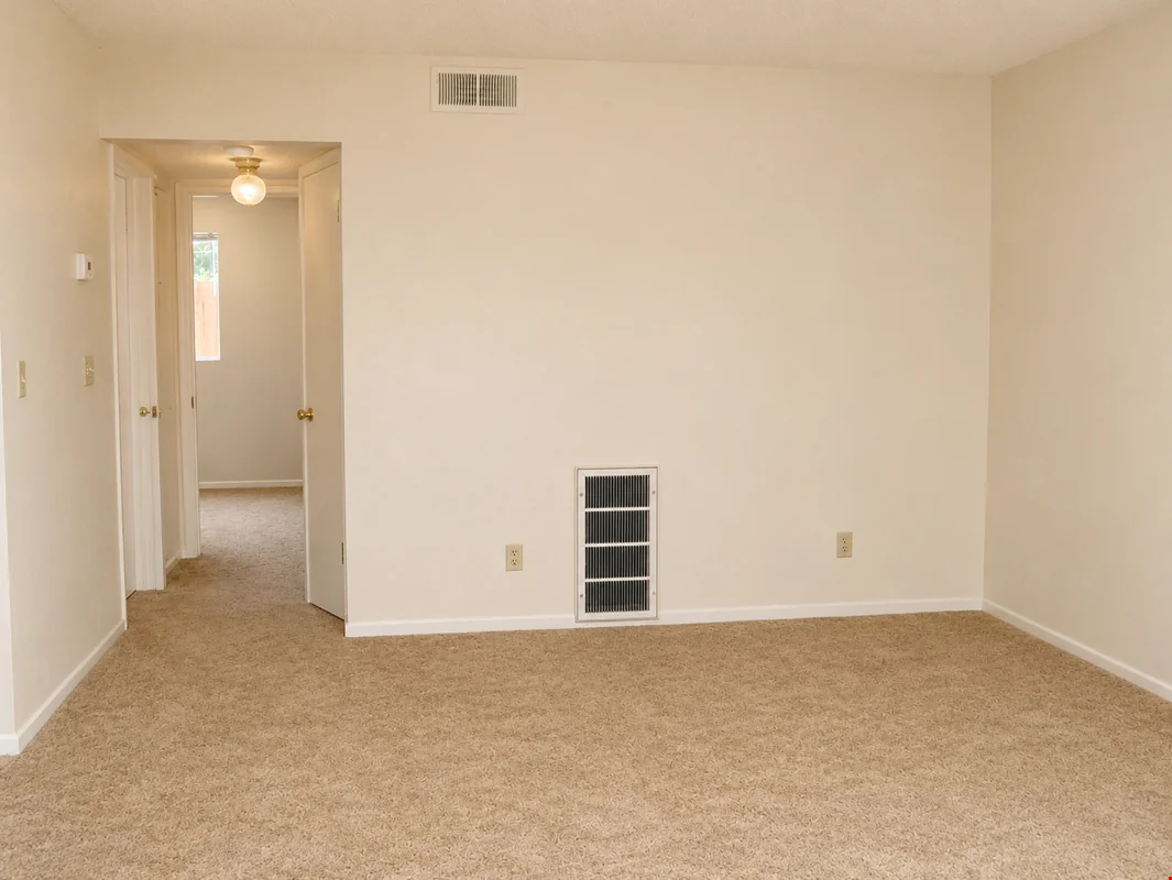 108 N Q St Madera — Sale in Madera, CA, photo 3 of 8