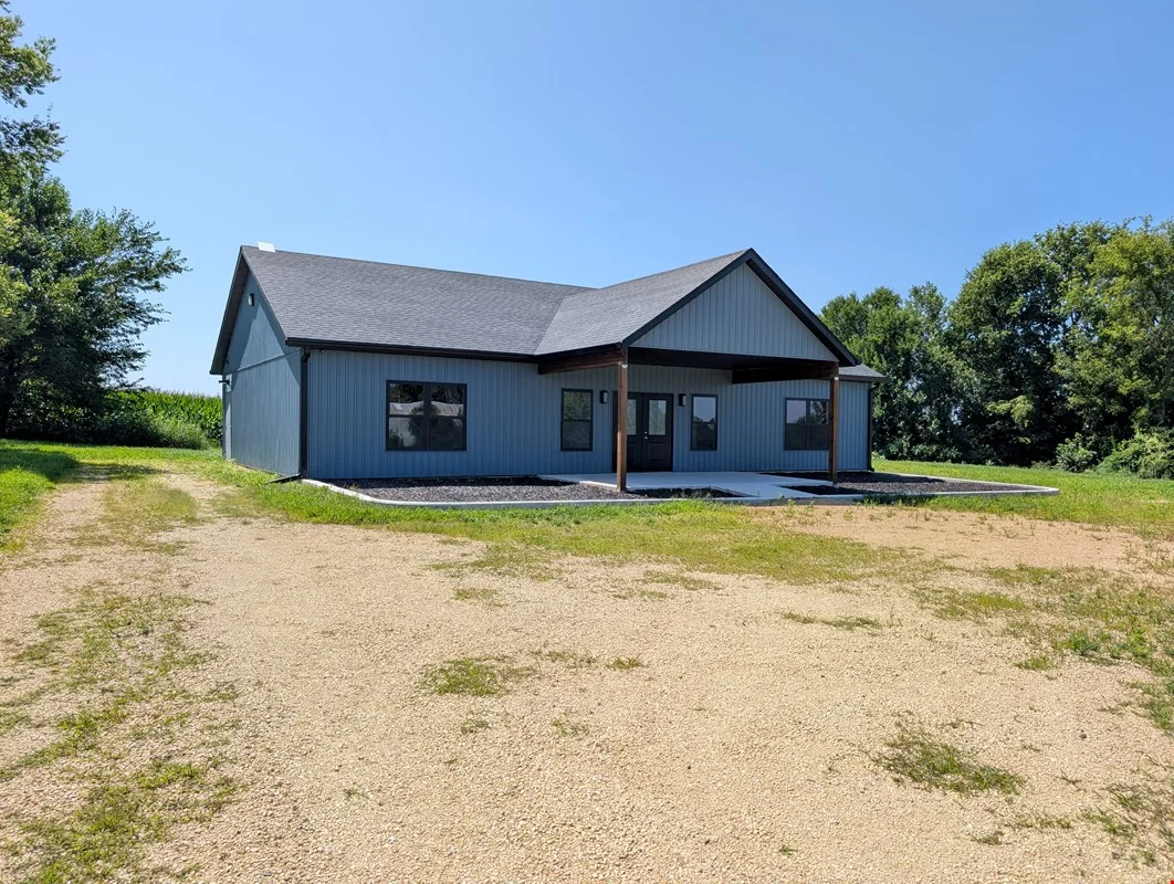 3001 W Lily Creek Rd, Freeport — Sale in Freeport, IL, photo 6 of 8