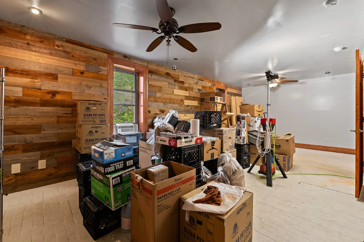 Retail Front with appartment — Sale in Hot Springs, SD, photo 6 of 8