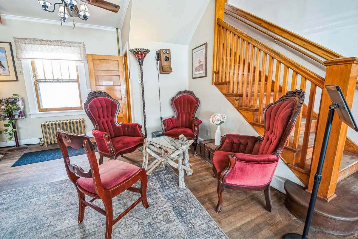 Hotel Eastin — Sale in Kremmling, CO, photo 4 of 8