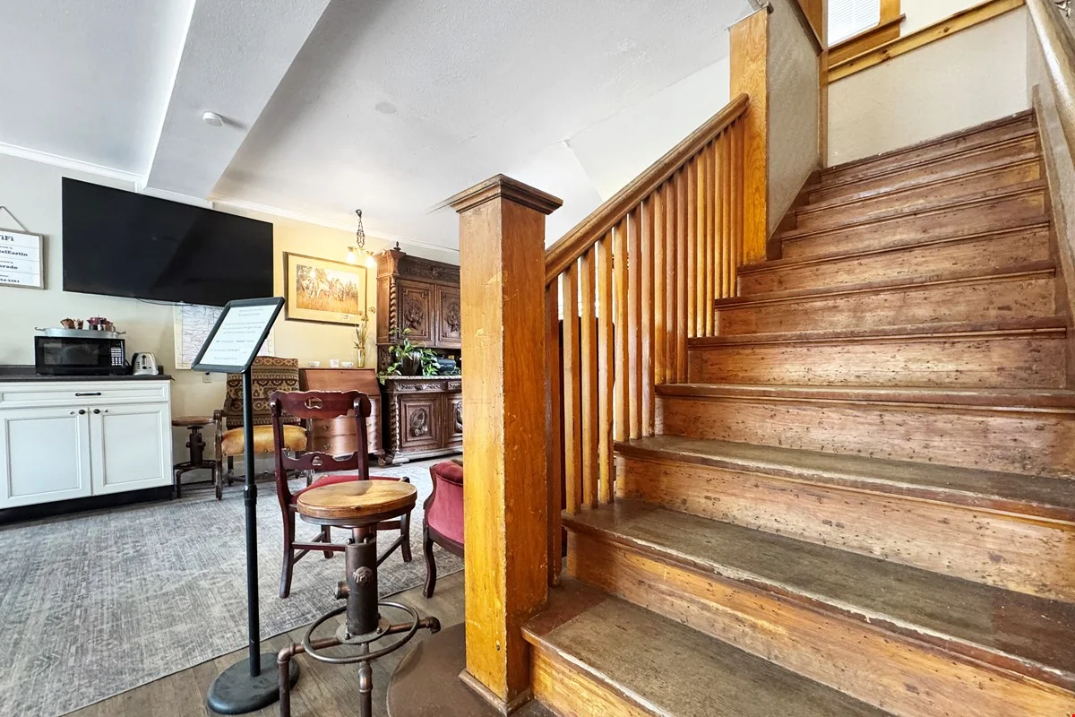 Hotel Eastin — Sale in Kremmling, CO, photo 5 of 8