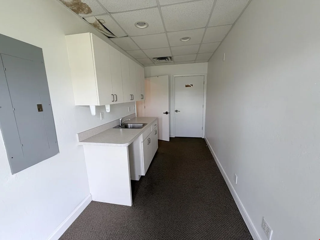 For Lease - Professional Office Space — Lease in Fort Myers, FL, photo 6 of 8