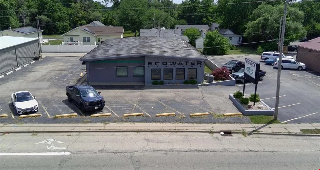 502 E War Memorial Dr — Lease in Peoria, IL, photo 2 of 8