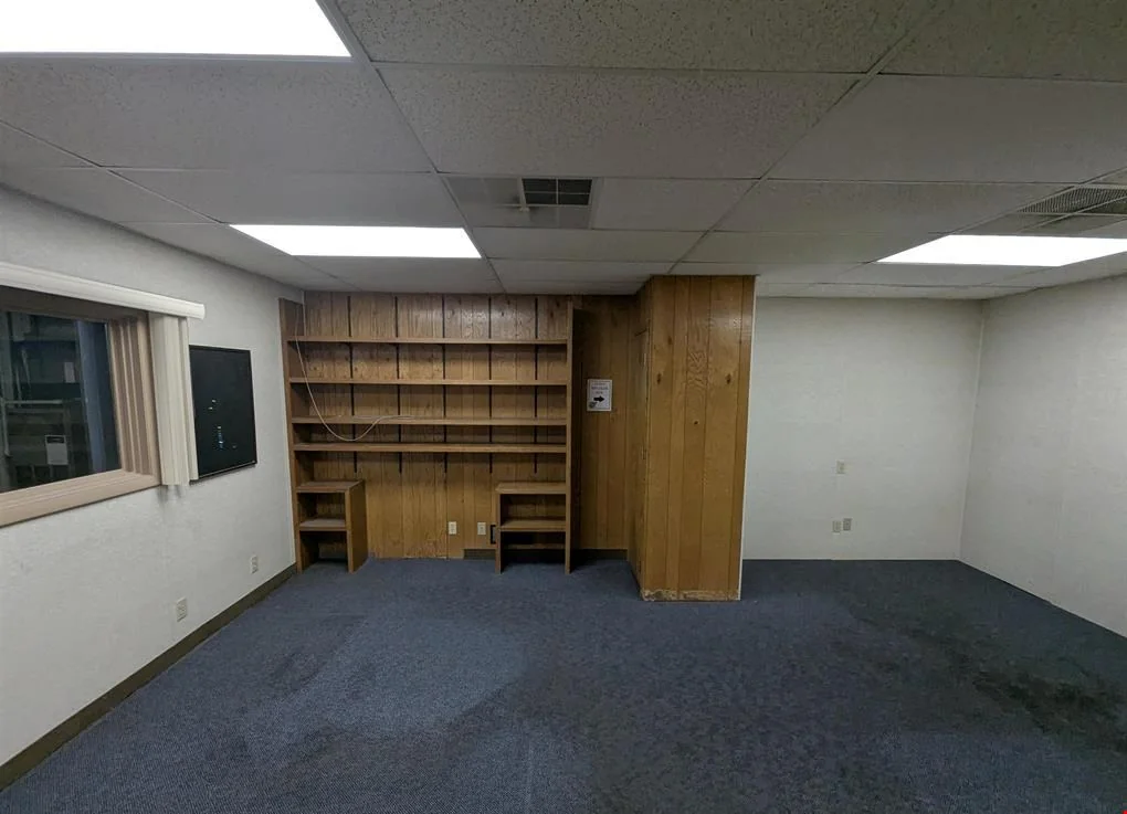 502 E War Memorial Dr — Lease in Peoria, IL, photo 4 of 8