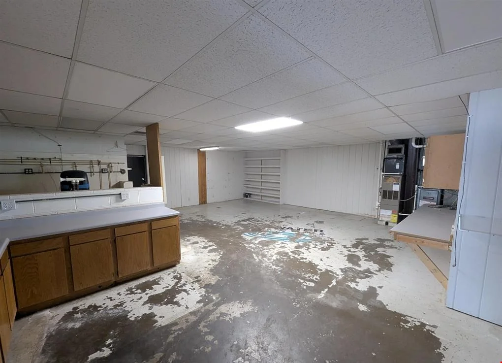 502 E War Memorial Dr — Lease in Peoria, IL, photo 5 of 8