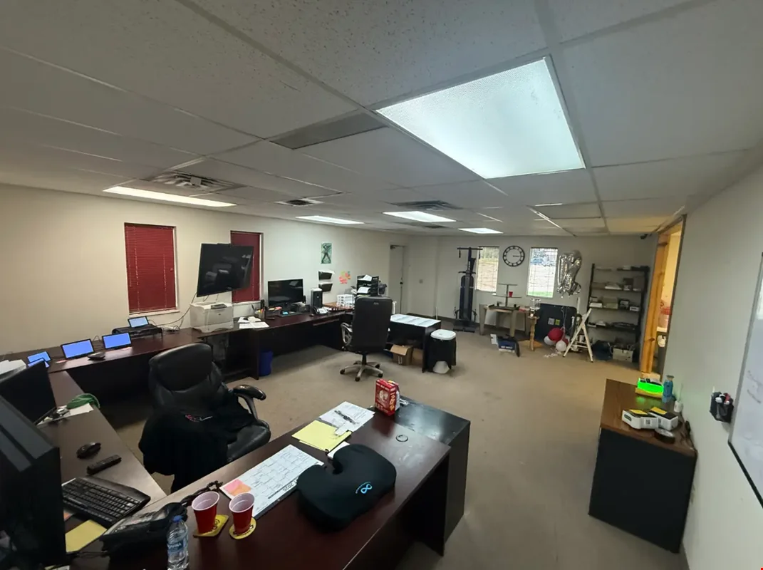 6920 S Cedar St — Lease in Lansing, MI, photo 3 of 8