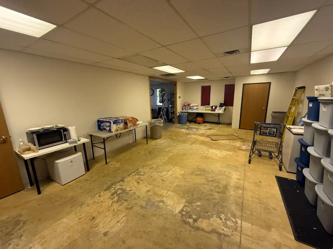 6920 S Cedar St — Lease in Lansing, MI, photo 4 of 8