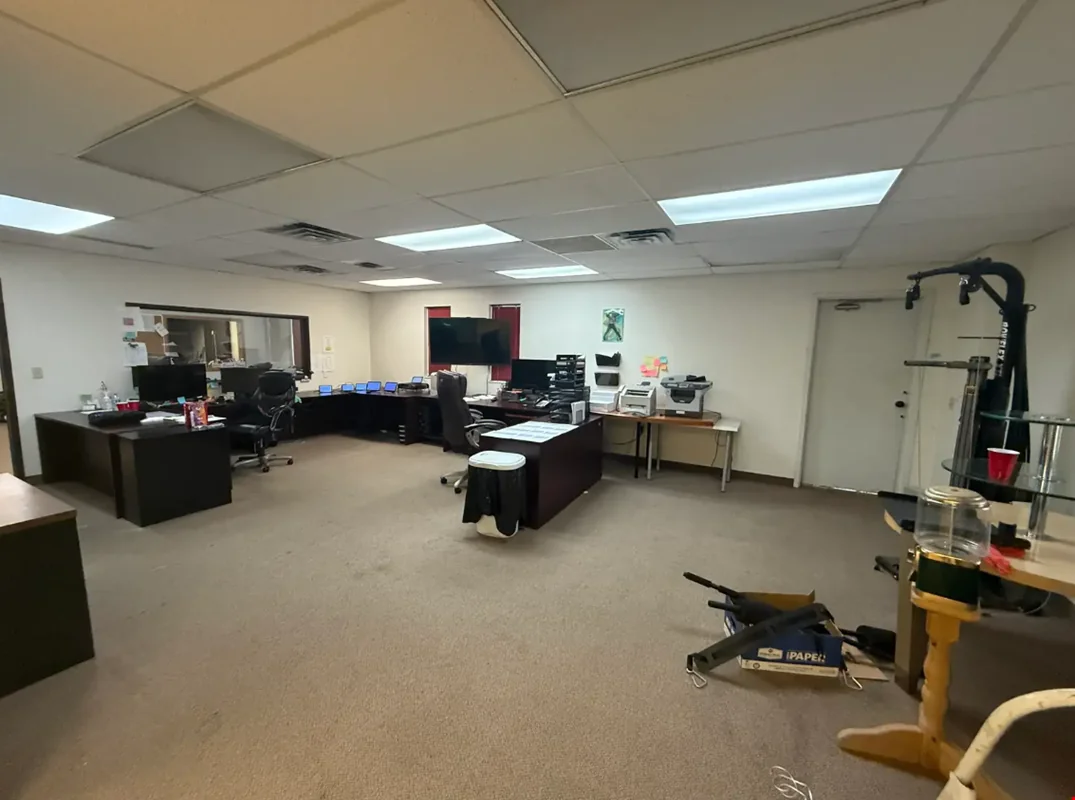6920 S Cedar St — Lease in Lansing, MI, photo 7 of 8