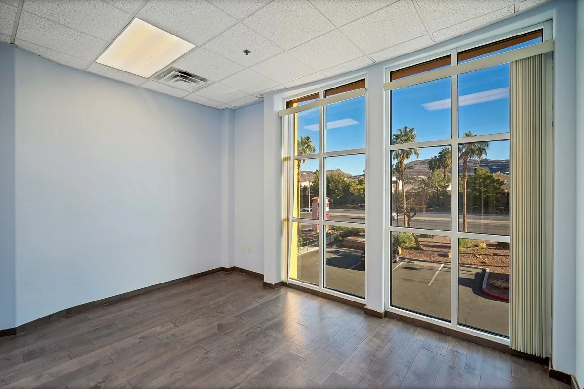 Mixed Use on Horizon ridge — Lease in Henderson, NV, photo 7 of 8