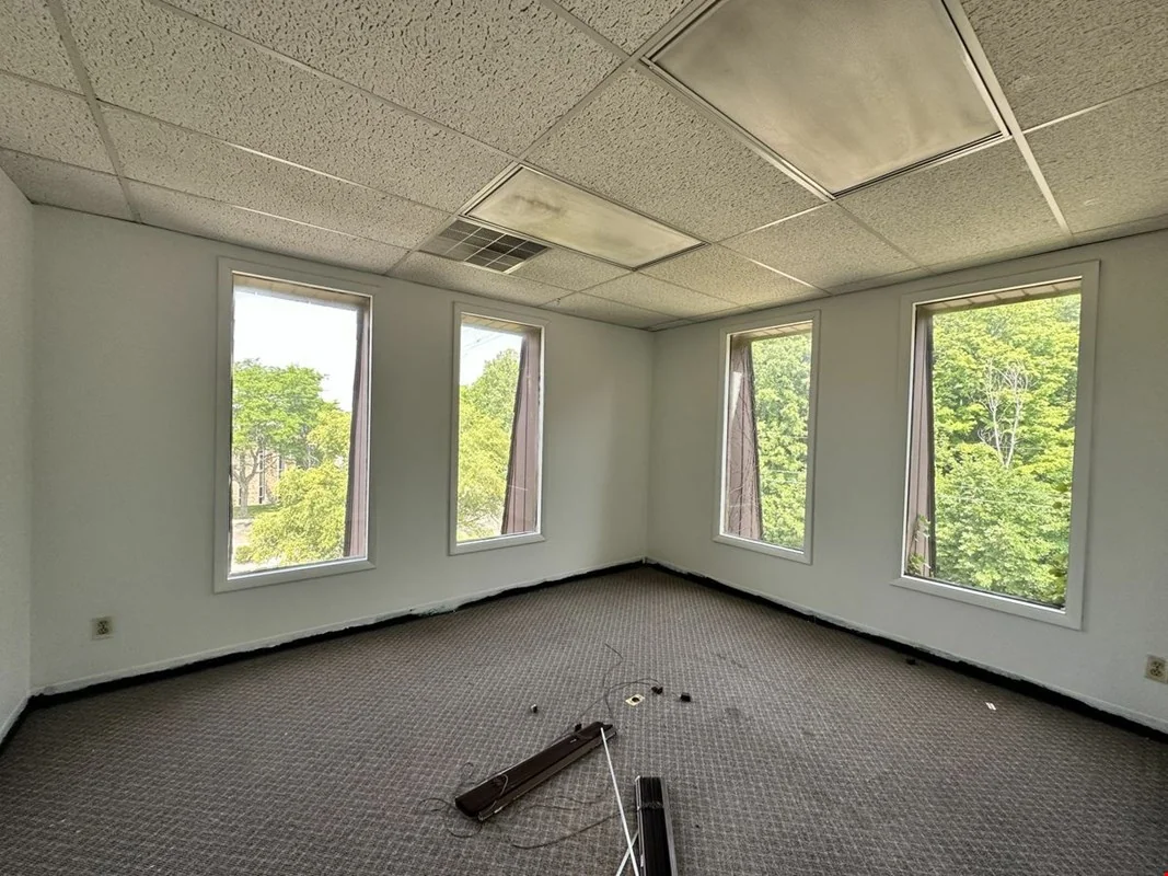 Office Building For Lease West Lansing — Lease in Lansing, MI, photo 5 of 8