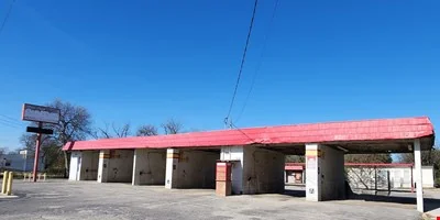4423 E Houston | San Antonio, TX 78220 — Sale in San Antonio, TX, photo 2 of 5