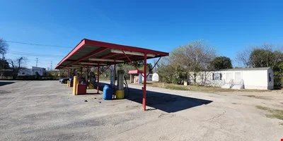 4423 E Houston | San Antonio, TX 78220 — Sale in San Antonio, TX, photo 5 of 5