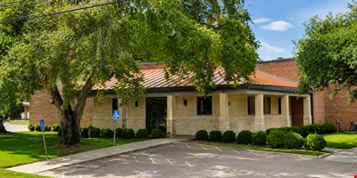 Stabilized Medical Office with Land Upside — Sale in Victoria, TX, photo 1 of 8
