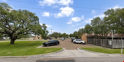 Stabilized Medical Office with Land Upside — Sale in Victoria, TX, photo 3 of 8