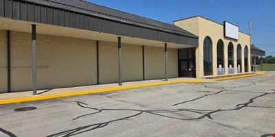 736 W Main St — Sale in Greensburg, IN, photo 3 of 8