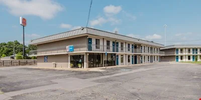 Motel 6 + Studio 6 — Sale in Perry, GA, photo 5 of 8