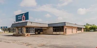 Motel 6 + Studio 6 — Sale in Perry, GA, photo 4 of 8