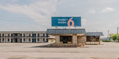 Motel 6 + Studio 6 — Sale in Perry, GA, photo 8 of 8
