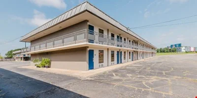 Motel 6 + Studio 6 — Sale in Perry, GA, photo 7 of 8