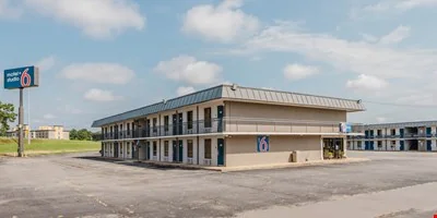 Motel 6 + Studio 6 — Sale in Perry, GA, photo 6 of 8