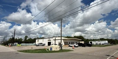 201 N 16th St, La Porte, TX 77571- 5,000 SF IND… — Sale in La Porte, TX, photo 1 of 8