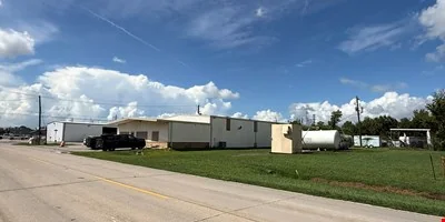 201 N 16th St, La Porte, TX 77571- 5,000 SF IND… — Sale in La Porte, TX, photo 3 of 8
