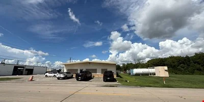 201 N 16th St, La Porte, TX 77571- 5,000 SF IND… — Sale in La Porte, TX, photo 2 of 8