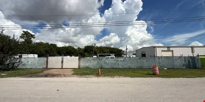 201 N 16th St, La Porte, TX 77571- 5,000 SF IND… — Sale in La Porte, TX, photo 6 of 8