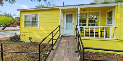 2710 Manor Rd, Austin, TX 78722 — Sale in Austin, TX, photo 2 of 8