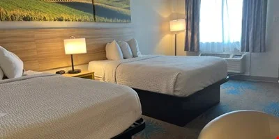 Days Inn, Hays KS — Sale in Hays, KS, photo 4 of 8