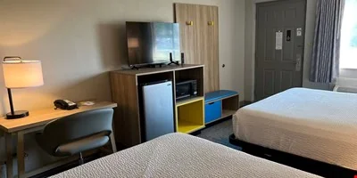 Days Inn, Hays KS — Sale in Hays, KS, photo 3 of 8