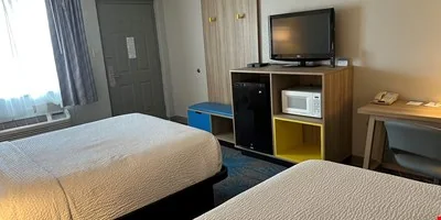Days Inn, Hays KS — Sale in Hays, KS, photo 8 of 8