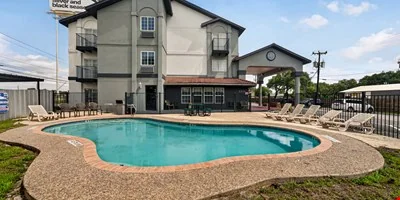 Super 8 Fiesta Texas San Antonio — Sale in San Antonio, TX, photo 4 of 8