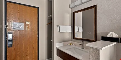 Super 8 Fiesta Texas San Antonio — Sale in San Antonio, TX, photo 6 of 8