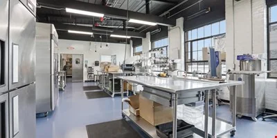 Sun-drenched 1,521sf Space for Lease in Amesbury, MA — Lease in Amesbury, MA, photo 1 of 8