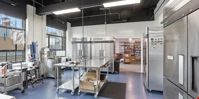 Sun-drenched 1,521sf Space for Lease in Amesbury, MA — Lease in Amesbury, MA, photo 2 of 8