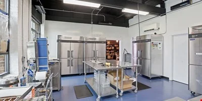 Sun-drenched 1,521sf Space for Lease in Amesbury, MA — Lease in Amesbury, MA, photo 3 of 8
