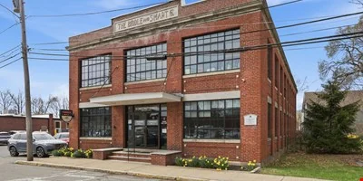 Sun-drenched 1,521sf Space for Lease in Amesbury, MA — Lease in Amesbury, MA, photo 4 of 8