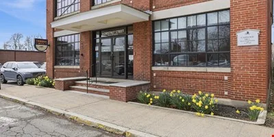 Sun-drenched 1,521sf Space for Lease in Amesbury, MA — Lease in Amesbury, MA, photo 5 of 8