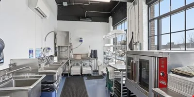 Sun-drenched 1,521sf Space for Lease in Amesbury, MA — Lease in Amesbury, MA, photo 6 of 8