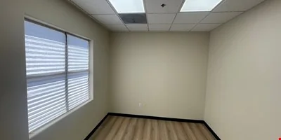 Emerald Plaza — Lease in Las Vegas, NV, photo 6 of 8