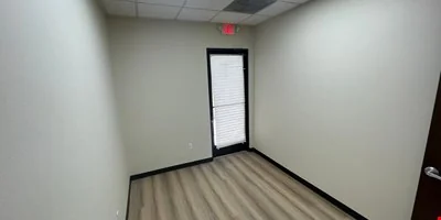 Emerald Plaza — Lease in Las Vegas, NV, photo 8 of 8