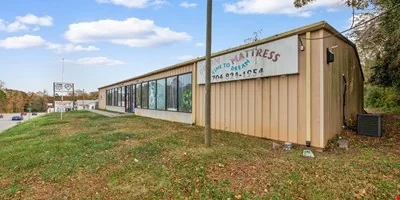 5106 Wilkinson Boulevard — Lease in Cramerton, NC, photo 1 of 8