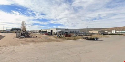 2,400 SF warehouse with 14ft Overhead door — Lease in Evanston, WY, photo 2 of 8