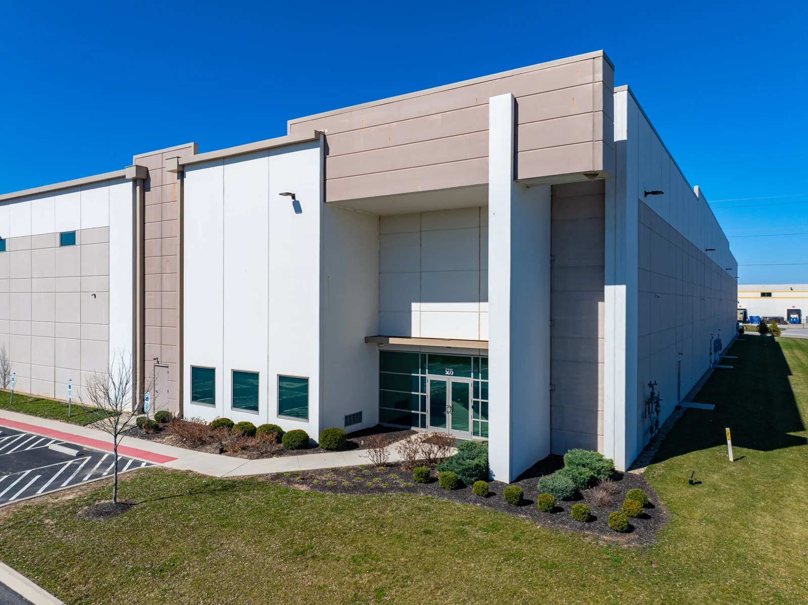 Industrial in Groveport, OH — Lease in Groveport, OH, photo 2 of 8