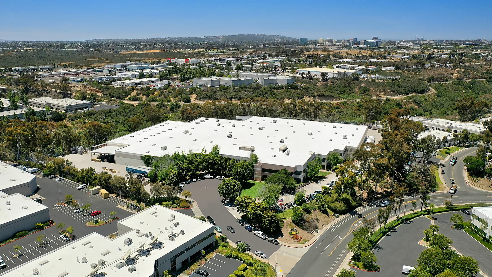 Crest Distributing Building — Lease in San Diego, CA, photo 1 of 4