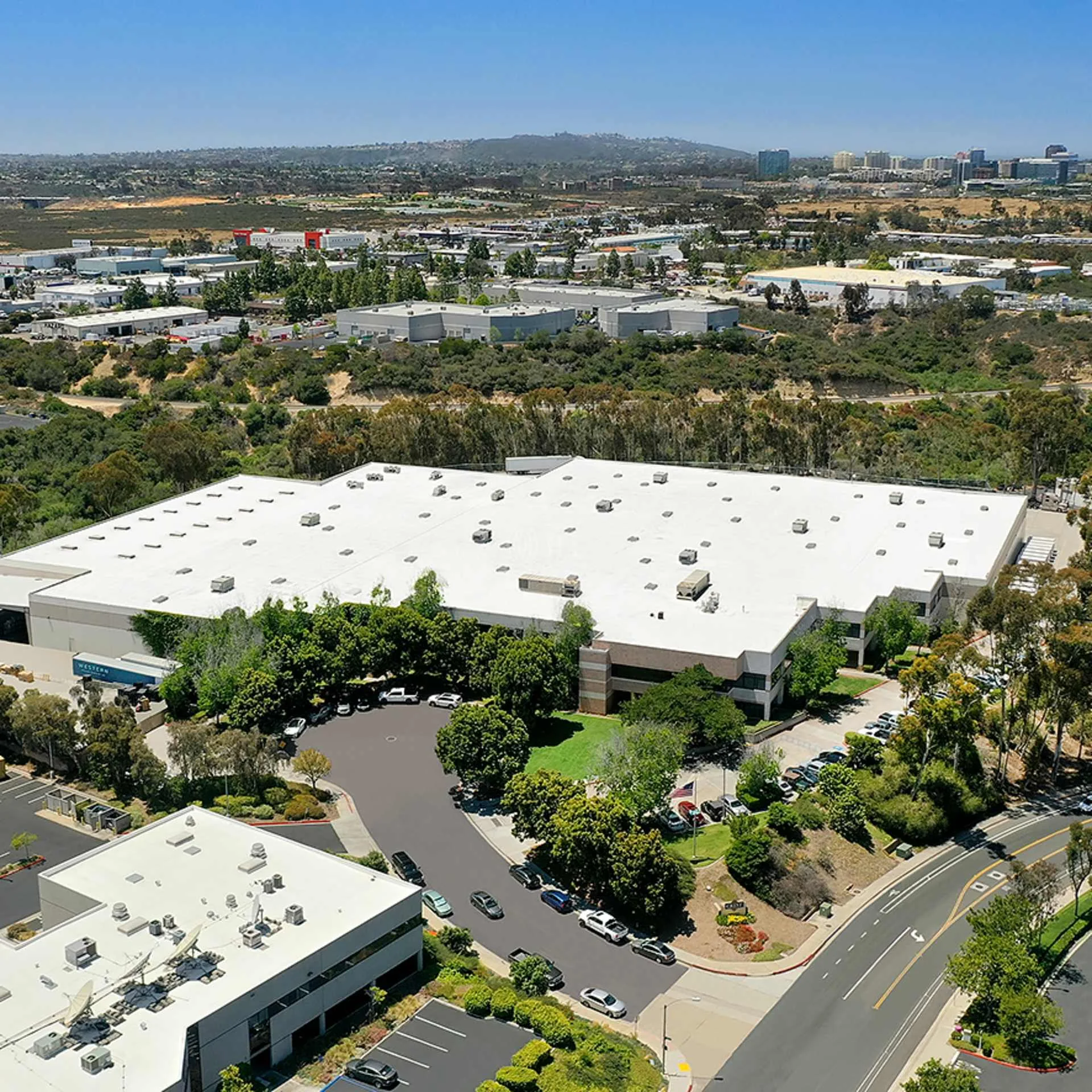Crest Distributing Building — Lease in San Diego, CA, photo 3 of 4