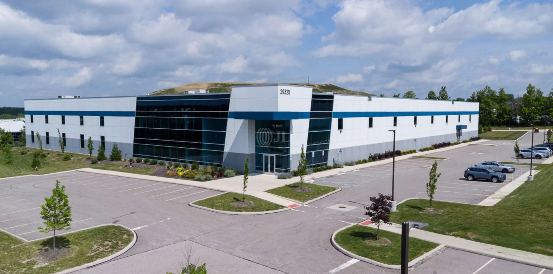29325 Fountain Pkwy — Lease in Solon, OH, photo 2 of 8