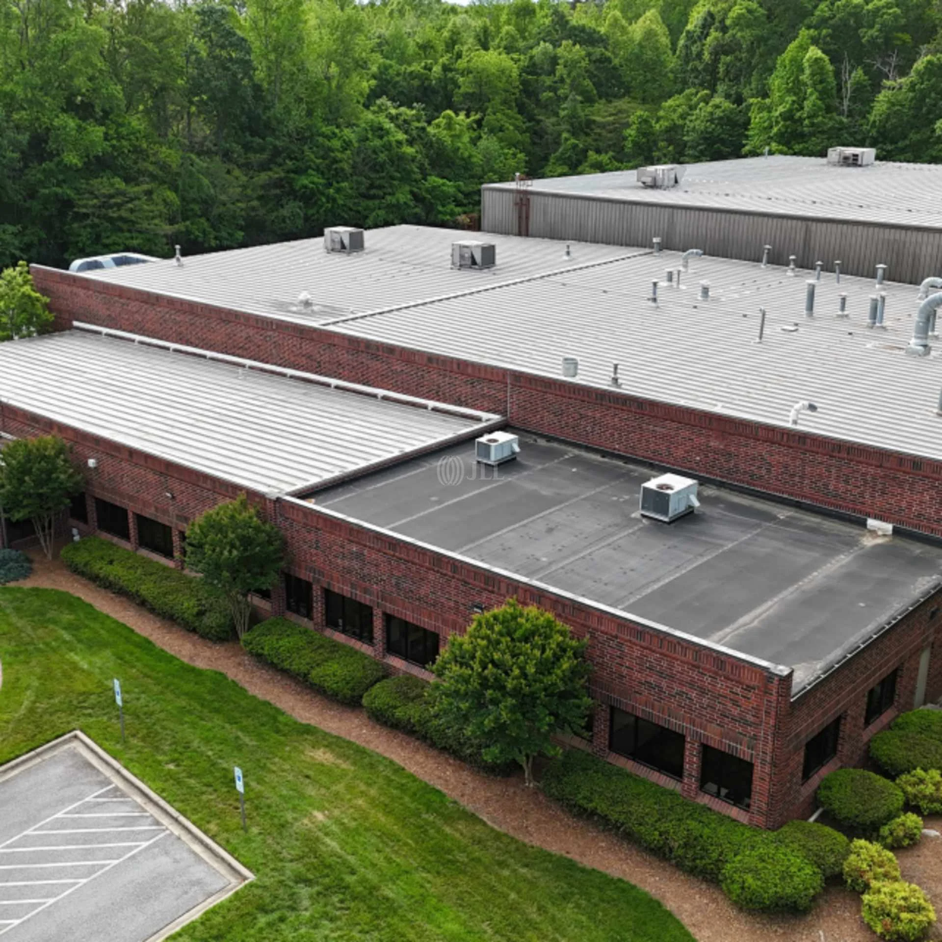 729 Gallimore Dairy Rd — Lease in High Point, NC, photo 3 of 4